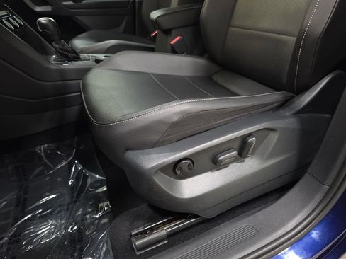 Used 2021 Volkswagen Tiguan SE w/ Panoramic Sunroof Package image 28