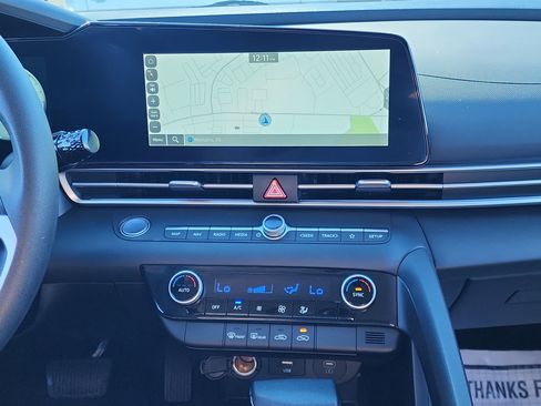 Used 2024 Hyundai Elantra SEL image 17