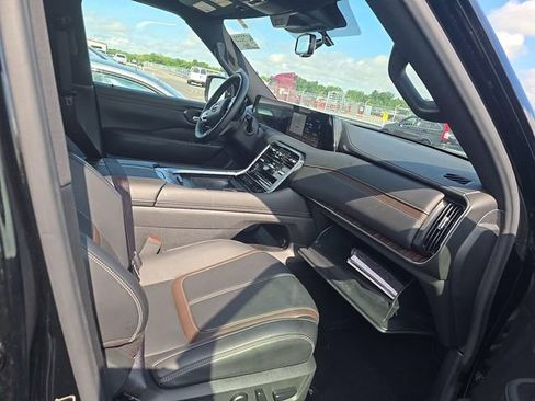Certified 2025 Nissan Armada SL w/ Captain's Chari Seat Package RWD image 3