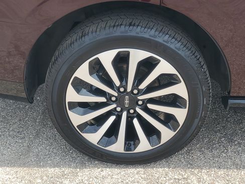 Used 2023 Lincoln Navigator Reserve AWD/4WD image 7