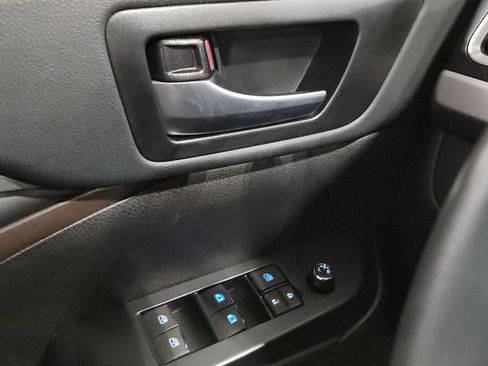 Used 2019 Toyota Highlander XLE AWD/4WD image 30