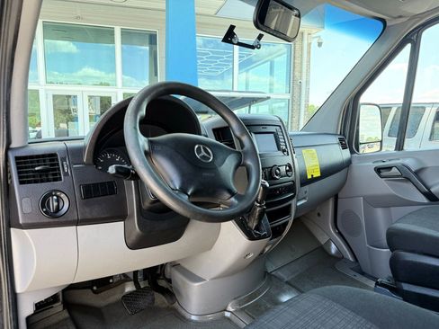 Used 2018 Mercedes-Benz Sprinter 2500 image 15