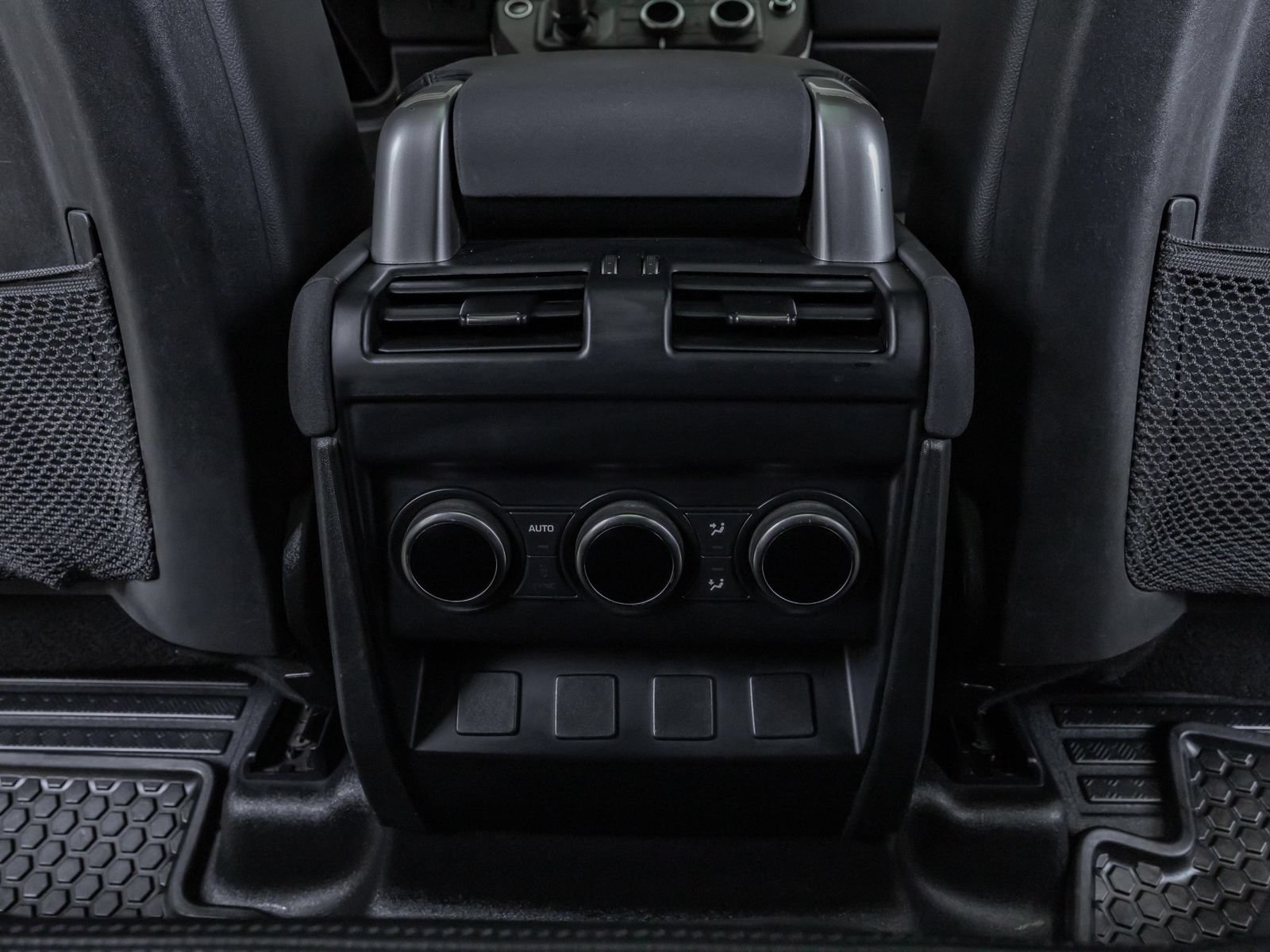 Used 2023 Land Rover Defender 130 X-Dynamic SE AWD/4WD image 29