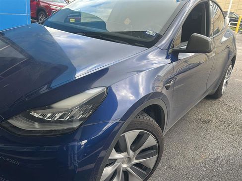Used 2023 Tesla Model Y Long Range AWD/4WD image 2