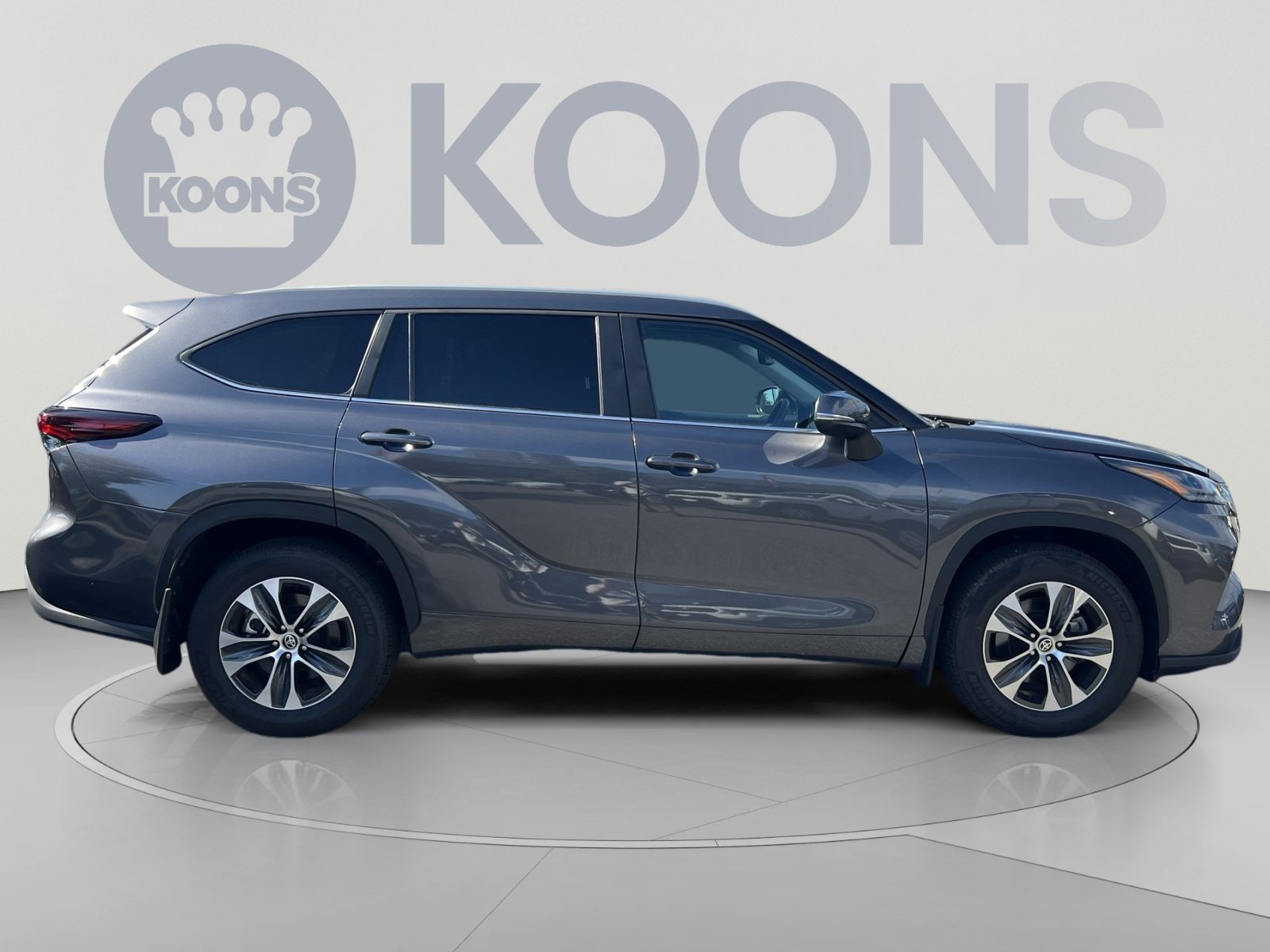 Used 2025 Toyota Highlander XLE AWD/4WD image 8