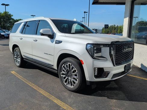 Used 2023 GMC Yukon Denali Ultimate w/ LPO, Floor Liner Package AWD/4WD image 3