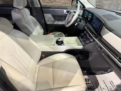 Used 2025 Hyundai Santa Fe SEL AWD/4WD image 2