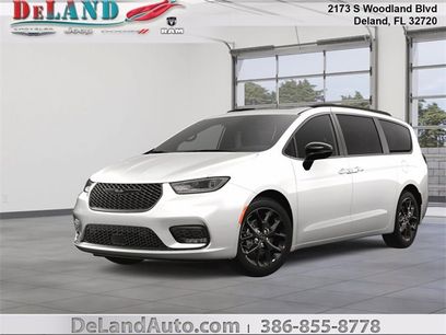 New 2025 Chrysler Pacifica Limited
