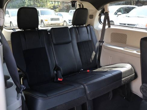 Used 2017 Dodge Grand Caravan SXT FWD image 27