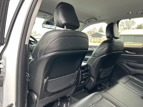 Used 2023 Jeep Grand Cherokee Limited w/ Luxury Tech Group II image 20