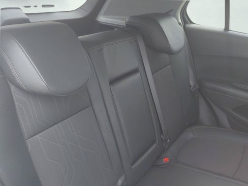 Used 2019 Chevrolet Trax LT w/ LT Convenience Package FWD image 4