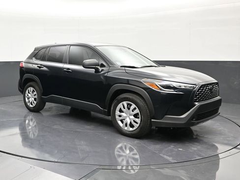 Used 2025 Toyota Corolla Cross L FWD image 7
