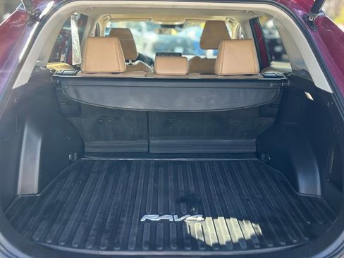 Used 2022 Toyota RAV4 XLE Premium image 5
