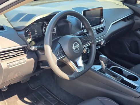 Used 2021 Nissan Altima 2.5 SV FWD image 12