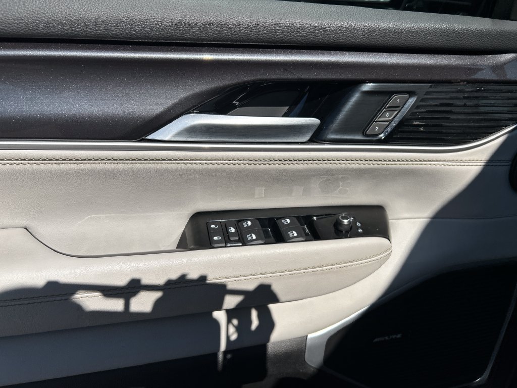 Used 2024 Jeep Wagoneer L 4WD w/ Premium Group I image 14