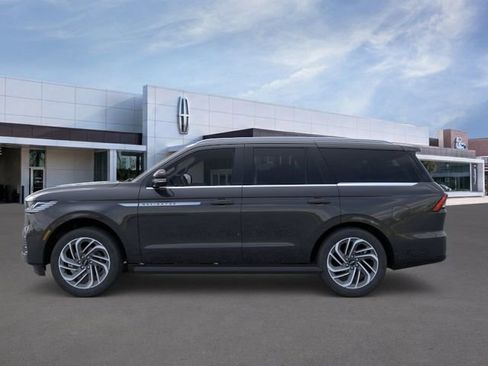New 2026 Lincoln Navigator Premiere AWD/4WD image 4