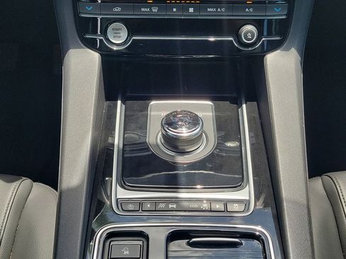 Used 2020 Jaguar F-PACE Premium AWD/4WD image 19