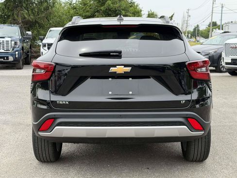 Used 2024 Chevrolet Trax LT w/ Driver Confidence Package FWD image 6