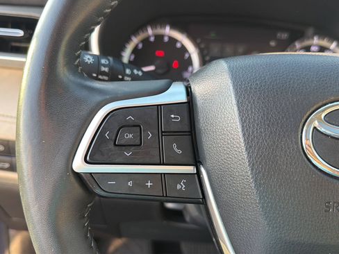 Used 2023 Toyota Highlander XLE FWD image 21