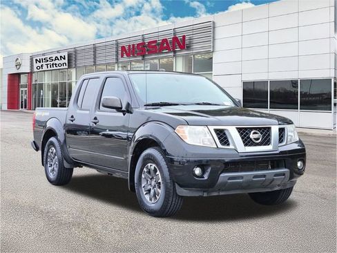 Used 2018 Nissan Frontier SV image 1