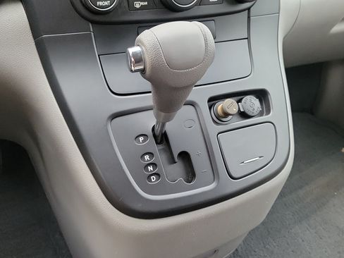 Used 2012 Kia Sedona LX FWD image 30