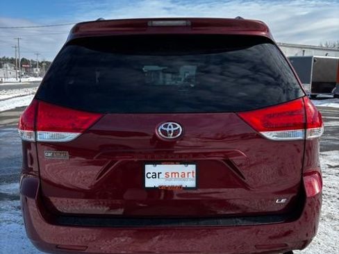 Used 2012 Toyota Sienna LE image 6