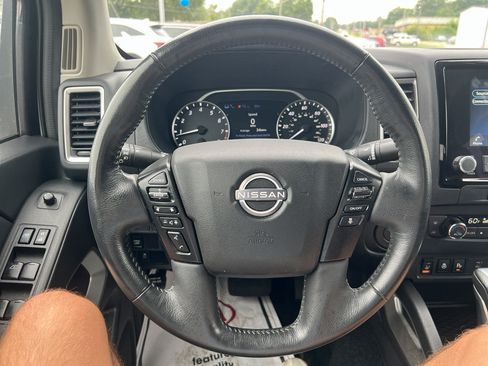 Used 2022 Nissan Frontier SV RWD image 12