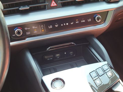 Certified 2025 Kia Sportage SX Prestige AWD/4WD image 23