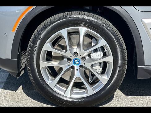 Used 2025 BMW X5 xDrive50e w/ Premium Package AWD/4WD image 8