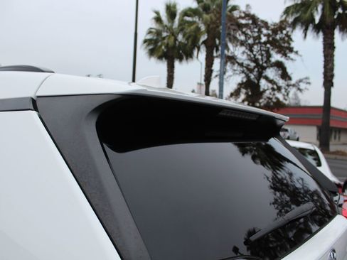 Used 2020 Toyota RAV4 XLE Premium image 17