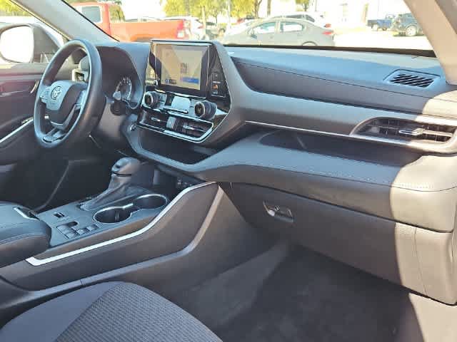 Used 2023 Toyota Highlander L FWD image 19