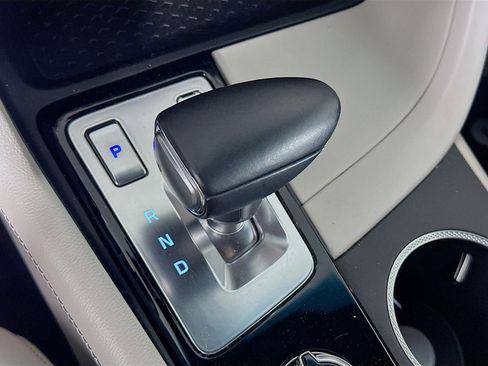 Used 2024 Genesis G70 2.5T image 25