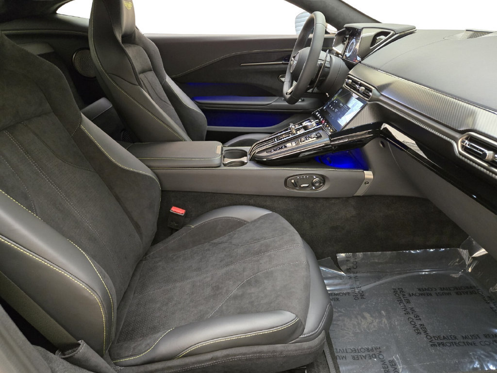 Used 2025 Aston Martin V8 Vantage Coupe RWD image 19