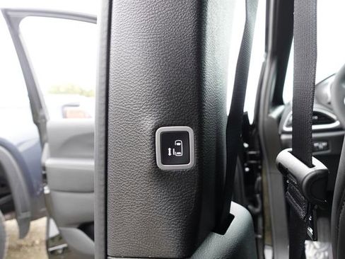 New 2026 Chrysler Pacifica Select image 24