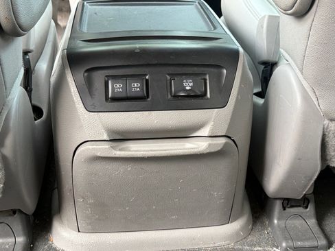 Used 2018 Toyota Sienna XLE w/ XLE Navigation Package AWD/4WD image 32