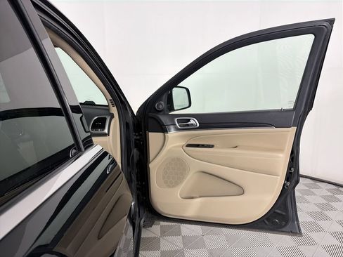 Used 2020 Jeep Grand Cherokee Limited AWD/4WD image 30