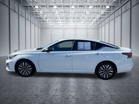 Used 2025 Nissan Altima 2.5 SV FWD image 10