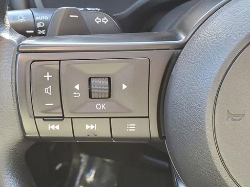 Used 2022 Nissan Rogue S image 18