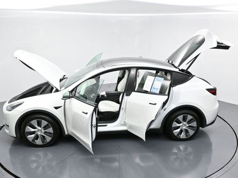 Used 2021 Tesla Model Y Long Range image 37