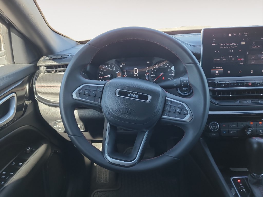 Used 2025 Jeep Compass Trailhawk AWD/4WD image 12