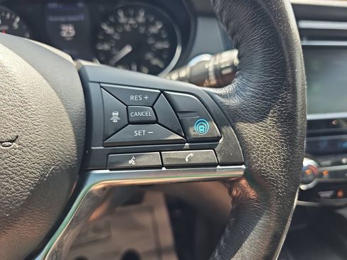 Used 2019 Nissan Rogue SV w/ Sun & Sound Touring Package FWD image 18