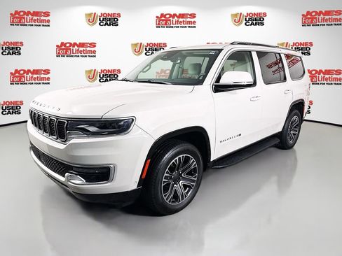 Used 2022 Jeep Wagoneer Series III w/ Flexible Seating Group image 14