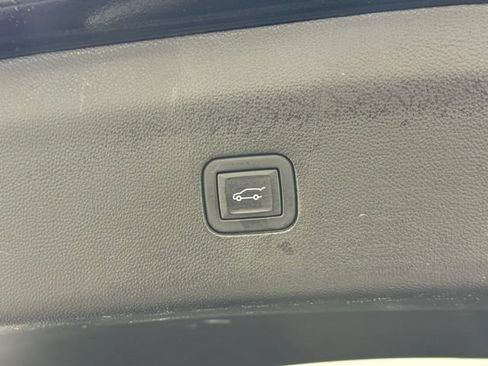 Used 2023 Buick Enclave Avenir w/ Avenir Technology Package AWD/4WD image 5
