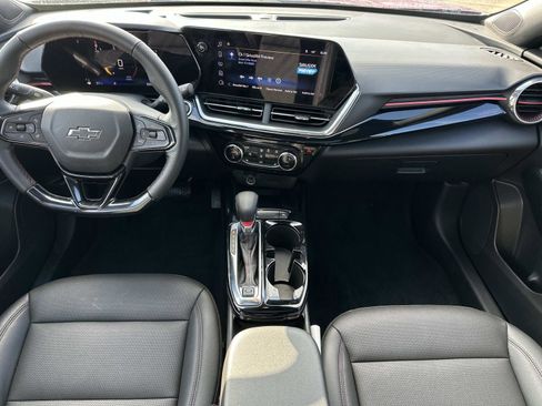 Certified 2025 Chevrolet Trax RS w/ Sunroof Package image 12