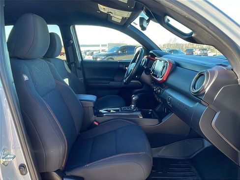 Used 2020 Toyota Tacoma TRD Sport image 14