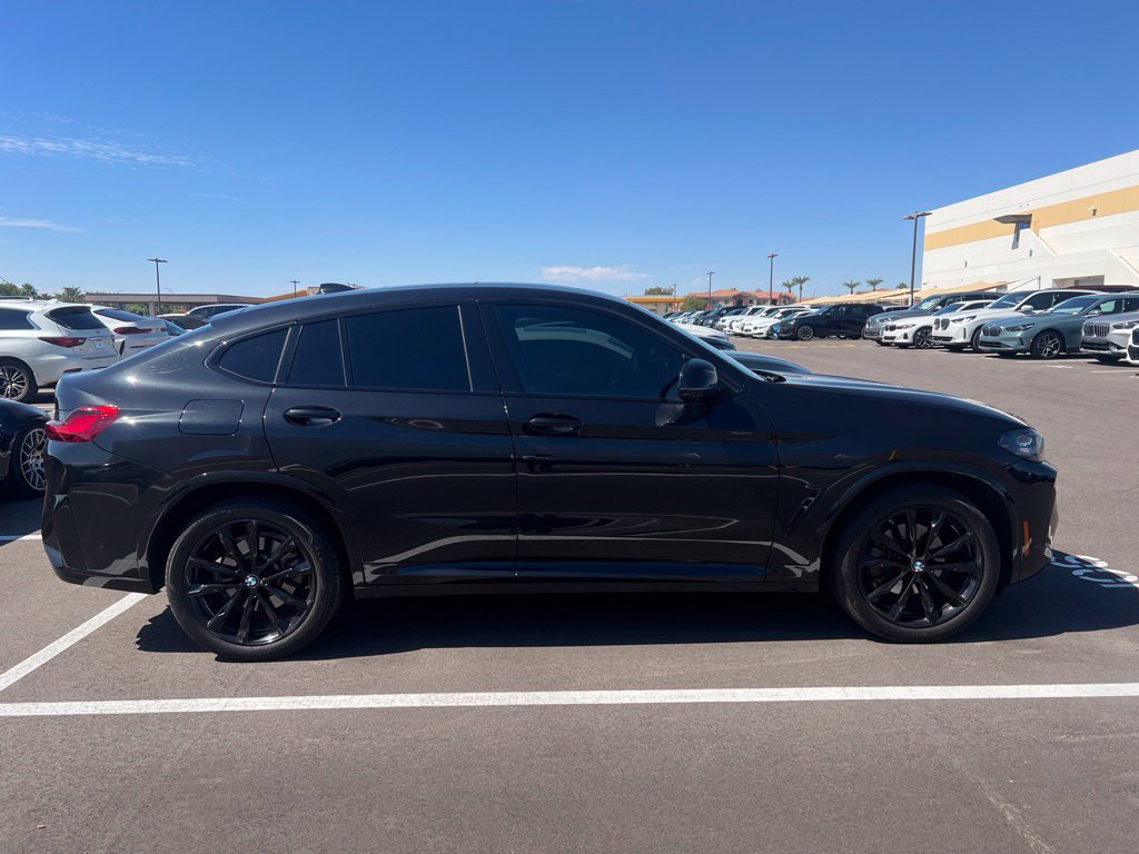 Used 2024 BMW X4 xDrive30i w/ Premium Package AWD/4WD image 3
