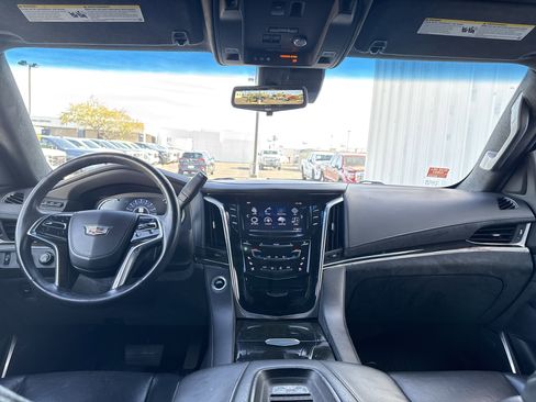 Used 2019 Cadillac Escalade ESV Platinum image 26