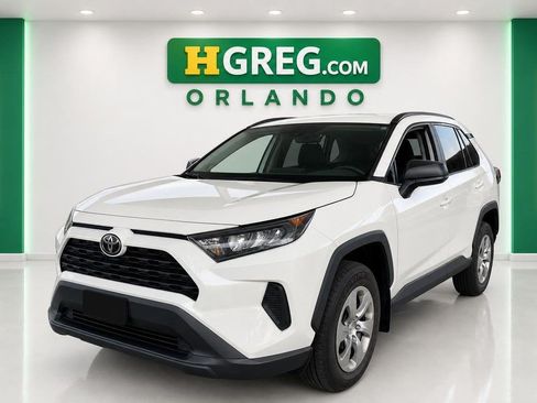 Used 2020 Toyota RAV4 LE FWD image 4