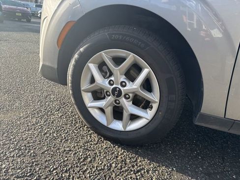 Used 2023 Kia Soul LX w/ LX Technology Package image 9