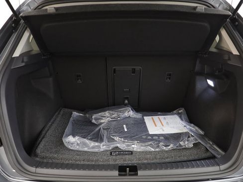 New 2026 Volkswagen Taos SE image 16